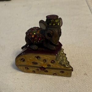 Jay strongwater Mouse Figurine on Cheese with Jewels